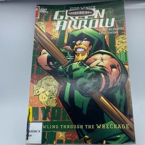 DC Green Arrow Crawling From The Wreckage Graphic Novel